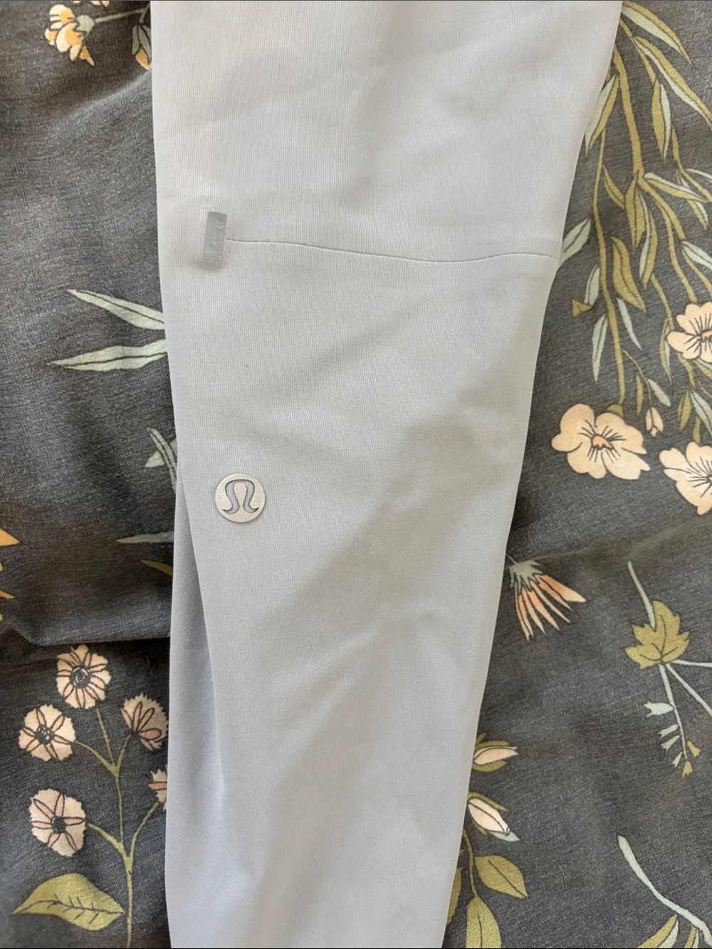 Lululemon Men’s License to Train 21” Light Gray Compression Tights Size Large - Picture 7 of 7